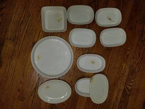 lot 7803 image: 6 white corning ware and 3 ceramic dishware