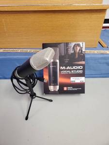 lot 456 image: M-Audio Producer Vocal Studio USB Microphone WStand