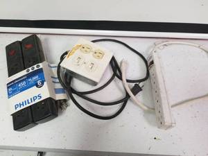 lot 1423 image: Surge protectors