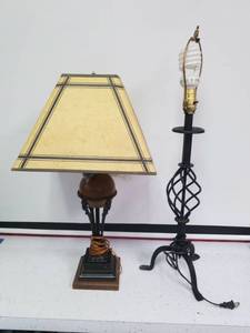lot 1439 image: Two table lamps