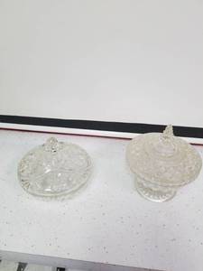 lot 1441 image: Pretty glass candy dishes