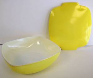 lot 54 image: Vintage Pyrex Square Yellow Casserole Hostess Dish Bowl w Lid  1.5 QT