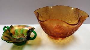 lot 82 image: Beautiful Carnival Glass Dish  Bonus