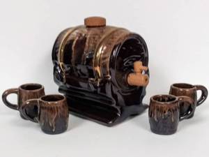 lot 95 image: Vintage Miniature Barrel Decanter from the Ozarks with 4 Mugs