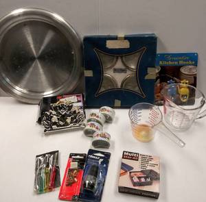 lot 104 image: Treasure Hunt  Housewares Lot