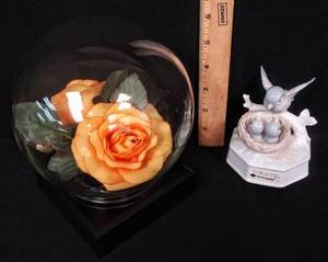 lot 115 image: Porcelain Birds in Nest Music Box by Otagiri & Roses in Glass Ball Decor