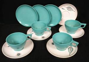 lot 116 image: Turquoise Debonaire Melmac Plates & Cups