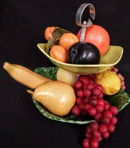 lot 121 image: Plastic & Wax Fruit in 2 Teir Tray