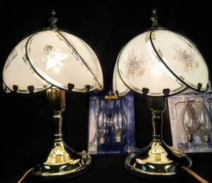 lot 134 image: 2 Vintage Table Lamps