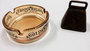 lot 139 image: Vintage Golden Nugget Casino Ashtray  Bonus Lil Cowbell