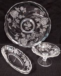 lot 155 image: 3 Piece Set of Heisey Glass  Rose Pattern