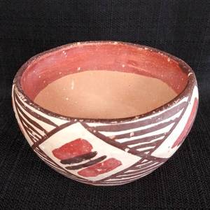 lot 159 image: Small Native American Pottery Bowl