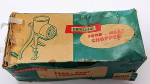 lot 165 image: Vintage Universal Food & Meat Chopper No.2 w Original Box