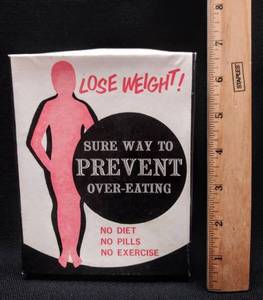 lot 189 image: 1965 Fishlove & Co. Lose Weight Gag Gift  Plastic Cut Off Utensils HAHAHA