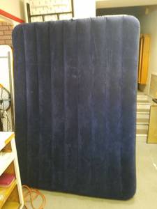 lot 1466 image: Intech full-size air bed with air pump