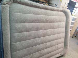 lot 1468 image: Intex Queen-size air mattress with built-in air pump