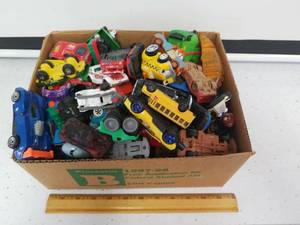 lot 1485 image: Box of Hot Wheels Matchbox Etc cars