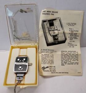 lot 211 image: Vintage New Deluxe Golfers Pal Golf Scorekeeper  1970