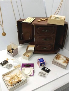 lot 218 image: Jewelry Box & Contents  Broken, Missing Pieces, Vintage Avon & So Much More