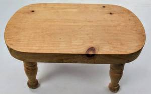 lot 48 image: From Mastercraft  Solid Wood Oval Step Stool