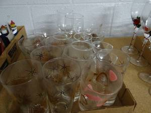 lot 677 image: Lot of Vintage Glasses and Stemware