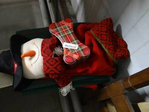 lot 698 image: Christmas Lot w Placemats, Cards and Other Items