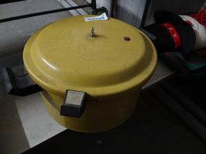 lot 700 image: Presto Pressure Cooker Canner