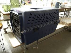 lot 707 image: Pet Carrier