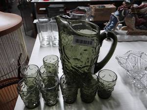 lot 708 image: Vintage Green Glass Pitcher w Matching Glasses