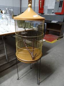 lot 709 image: New Bird Cage w Accessories