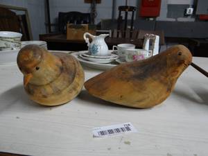 lot 718 image: 2 Wood Birds
