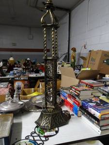 lot 726 image: 2 Decor Pieces