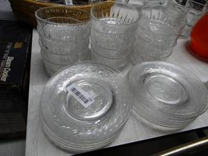 lot 735 image: Lot of Glass Plates and Bowls