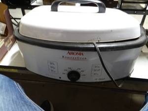 lot 738 image: Aroma Roaster Oven