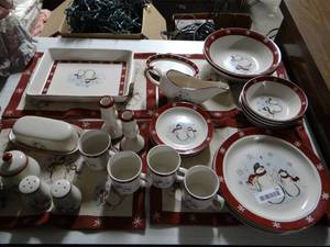 lot 758 image: Large Lot of Christmas Dishes