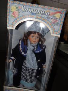 lot 765 image: Limited Edition Porcelain Dolls