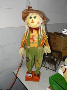 lot 769 image: Tall Scarecrow