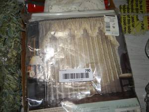 lot 790 image: Lot of Table Cloths, Curtains and Placemats