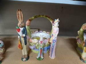 lot 823 image: Easter Decor