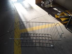 lot 827 image: Large Wire Basket