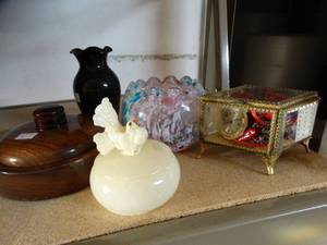 lot 833 image: Trinket Keepers and Small Vases