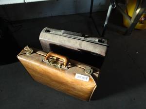 lot 842 image: 2 Breifcases