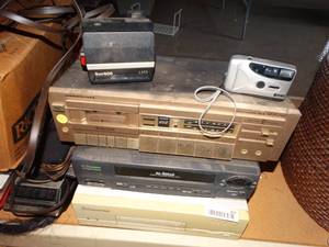 lot 868 image: Lot of Vintage Electronics