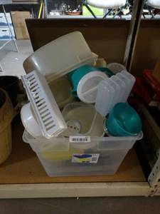 lot 871 image: Large Lot of Tupperware and Other Asst Plasticware