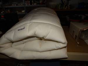 lot 878 image: Padded Mattress Cover