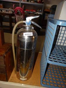 lot 882 image: Large Fire Extenguisher