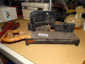 lot 885 image: Miter Box and Saw