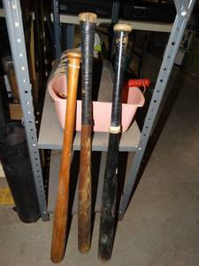 lot 888 image: Old Bats