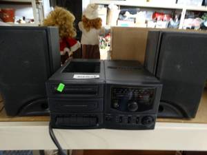 lot 901 image: Vintage Stereo System