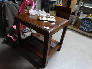 lot 906 image: End Table
